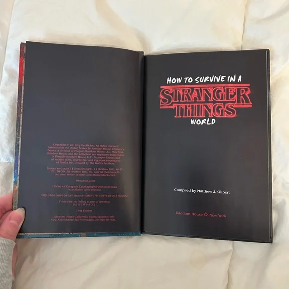 Stranger Things Book - Picture 4 of 4